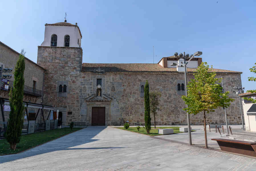 Ávila 055 - iglesia de San Vicente.jpg